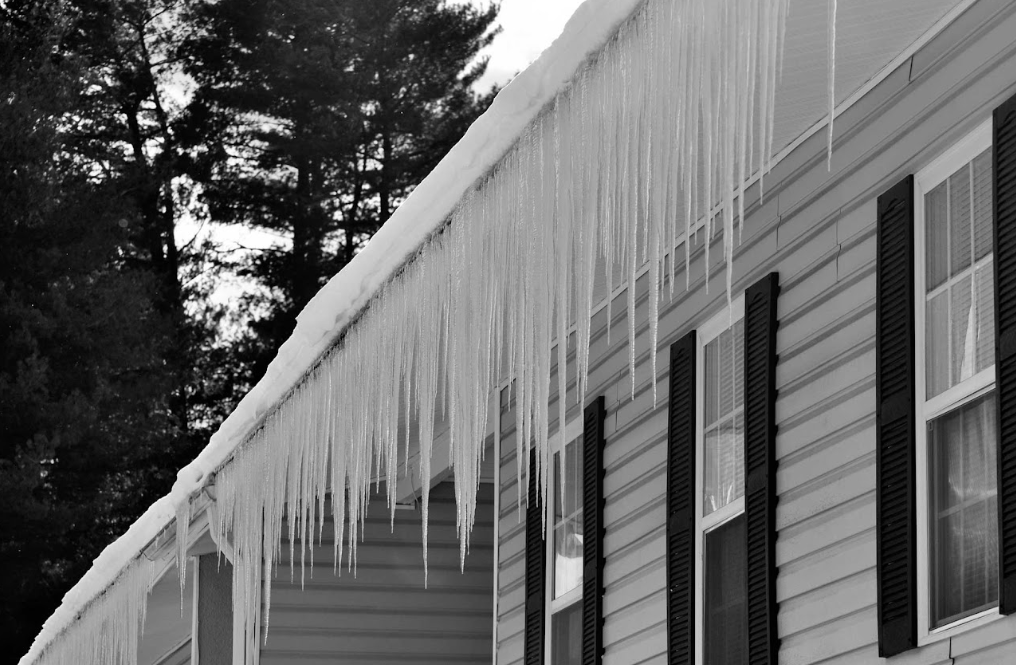 ice dam due to poor roof ventilation